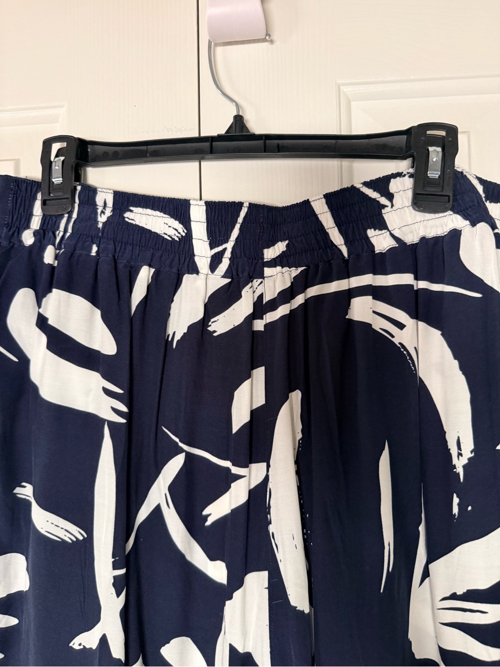 T Tahari Navy and White Printed Wide-Leg Pants Slacks - Picture 5 of 6